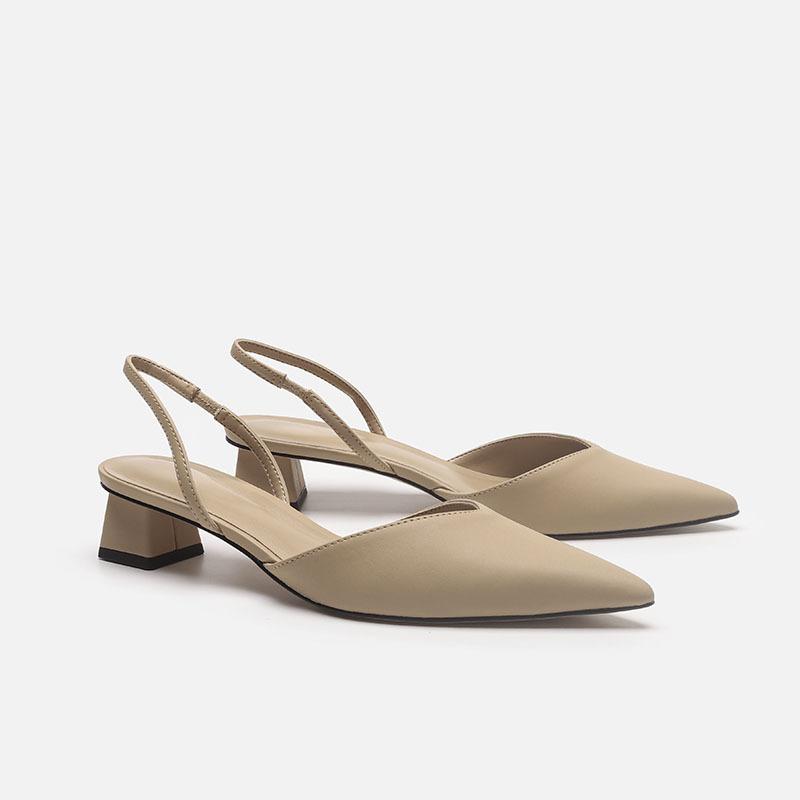 New summer simple bag head sandals women s pointed head square heel sandals women s high heel strap large size fashion shoes 43
New summer simple bag head sandals women s pointed head square heel sandals women s high heel strap large size fashion shoes 43