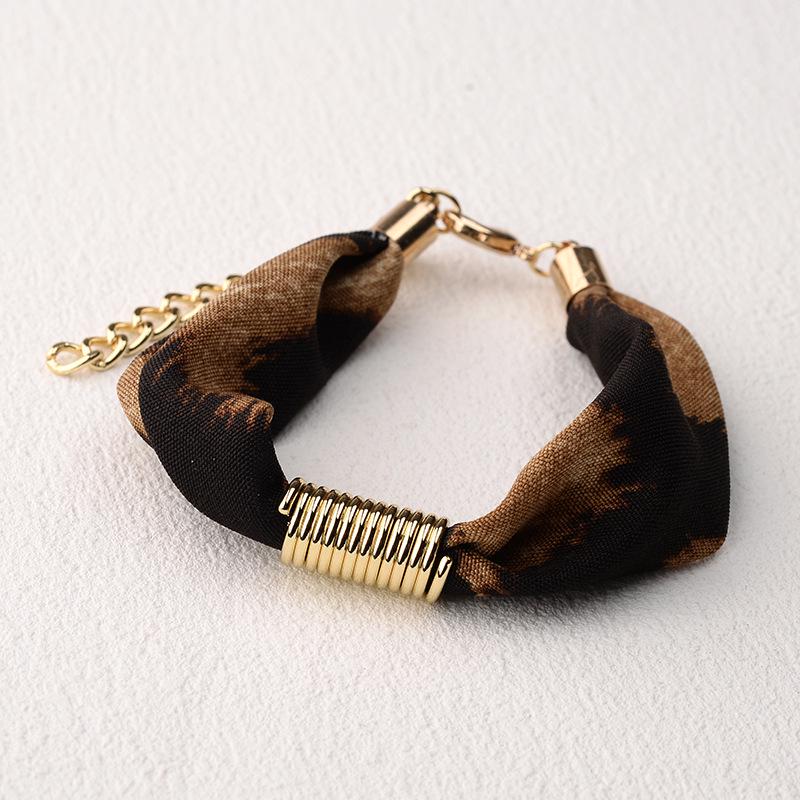 Gradient Color Cashew Flower Scarf Necklace & Bracelet for Women - Light Luxury Feel
Gradient Color Cashew Flower Scarf Necklace & Bracelet for Women - Light Luxury Feel