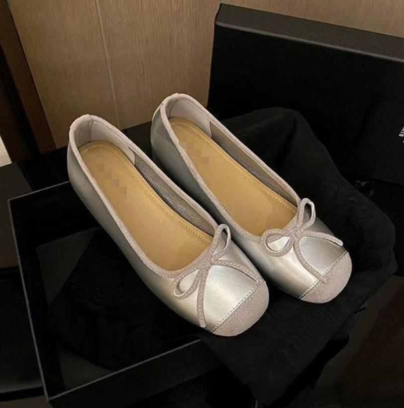 Luxury Shallow Female Soft Round Toe Women Mary Janes Shoes Footwear Fashion Butterfly-Knot Women Ballet Flats Dance Shoes 40 срібний
Luxury Shallow Female Soft Round Toe Women Mary Janes Shoes Footwear Fashion Butterfly-Knot Women Ballet Flats Dance Shoes 40 срібний