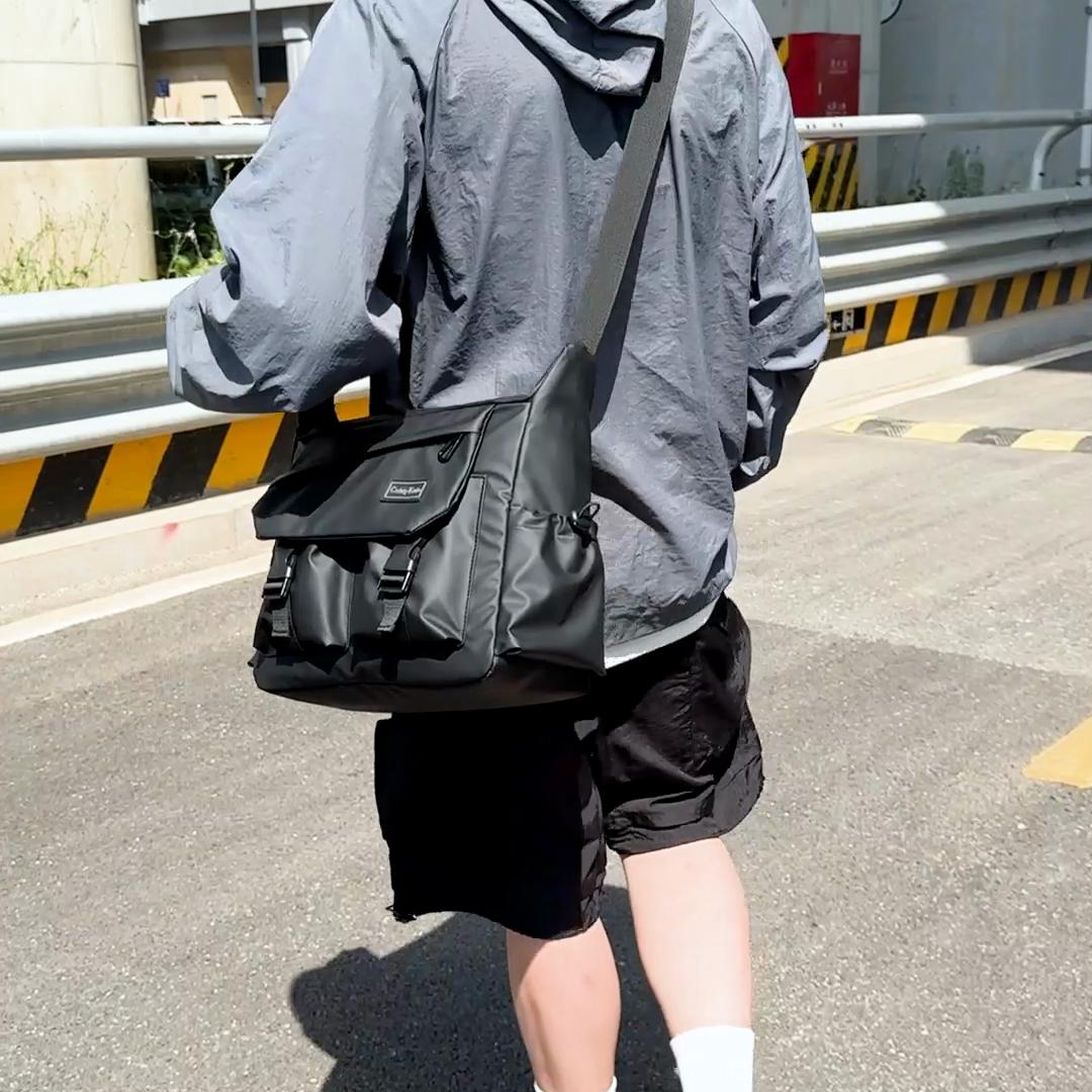 Чоловіча сумка на плече великої місткості. Водонепроникна приміська сумка через плече. Оксфордська одноколірна сумка. чорний
Чоловіча сумка на плече великої місткості. Водонепроникна приміська сумка через плече. Оксфордська одноколірна сумка. чорний