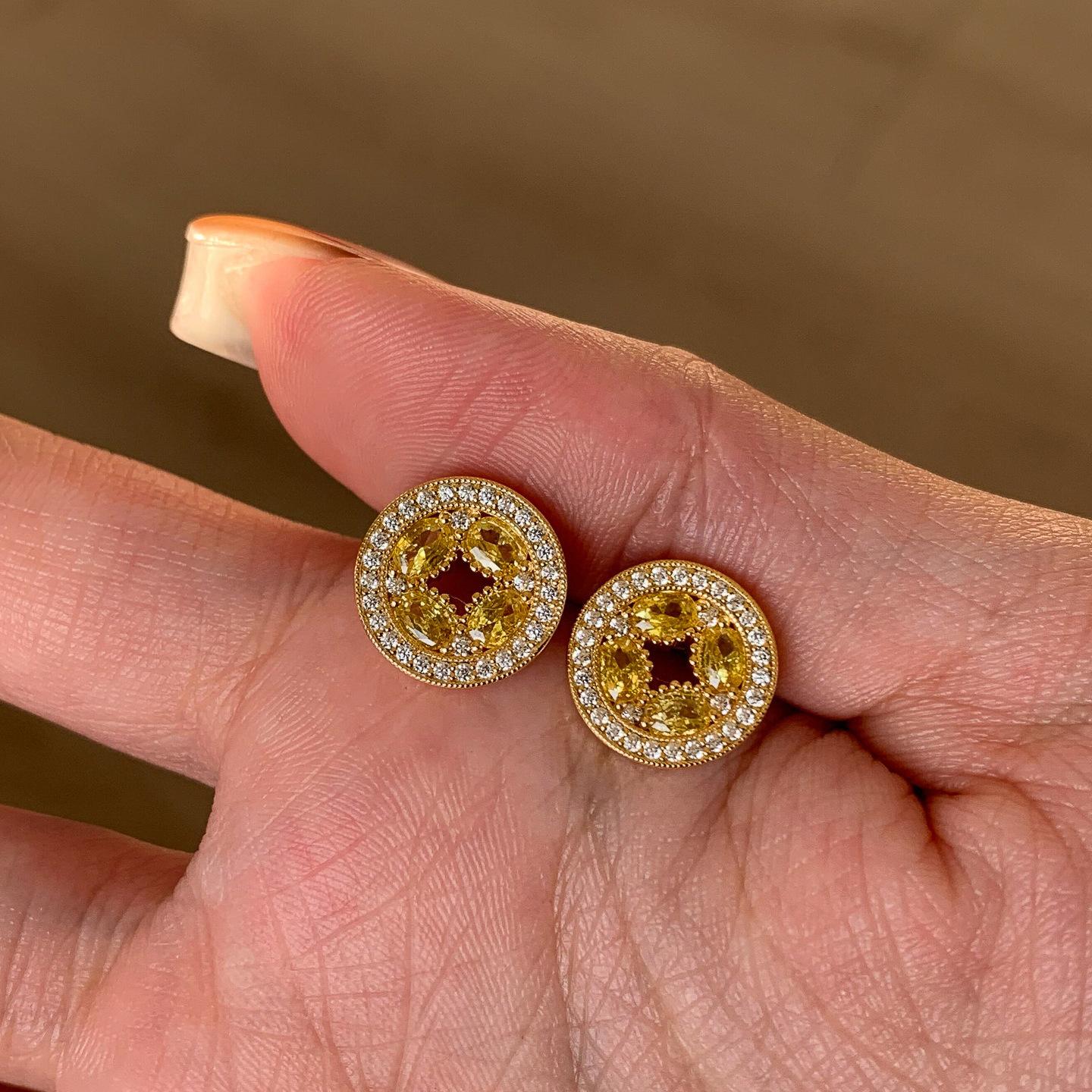 Classic Full Diamonds Exquisite Yellow Crystal Copper Coin earrings for women Luxury Unique Fashion earings stud Banquet Jewelry золотой
Classic Full Diamonds Exquisite Yellow Crystal Copper Coin earrings for women Luxury Unique Fashion earings stud Banquet Jewelry золотой