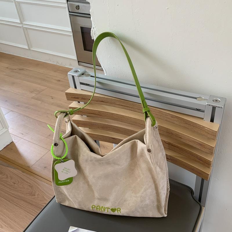 Bag women s 2025 new summer contrasting color simple shoulder bag versatile large-capacity work tote bag бежевий
Bag women s 2025 new summer contrasting color simple shoulder bag versatile large-capacity work tote bag бежевий