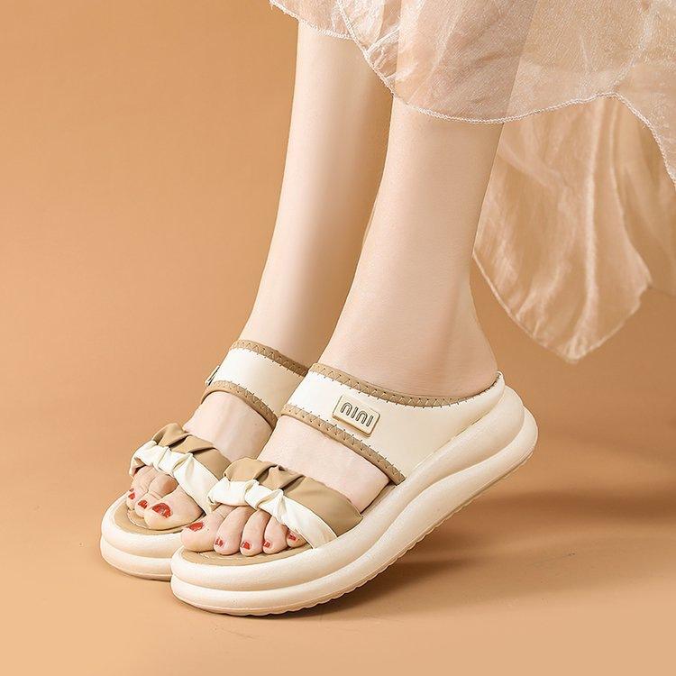 Muffin soft-soled slippers women s summer wear fashionable thick-soled non-slip maternity sandals 2025 new with skirts beach shoes 40
Muffin soft-soled slippers women s summer wear fashionable thick-soled non-slip maternity sandals 2025 new with skirts beach shoes 40