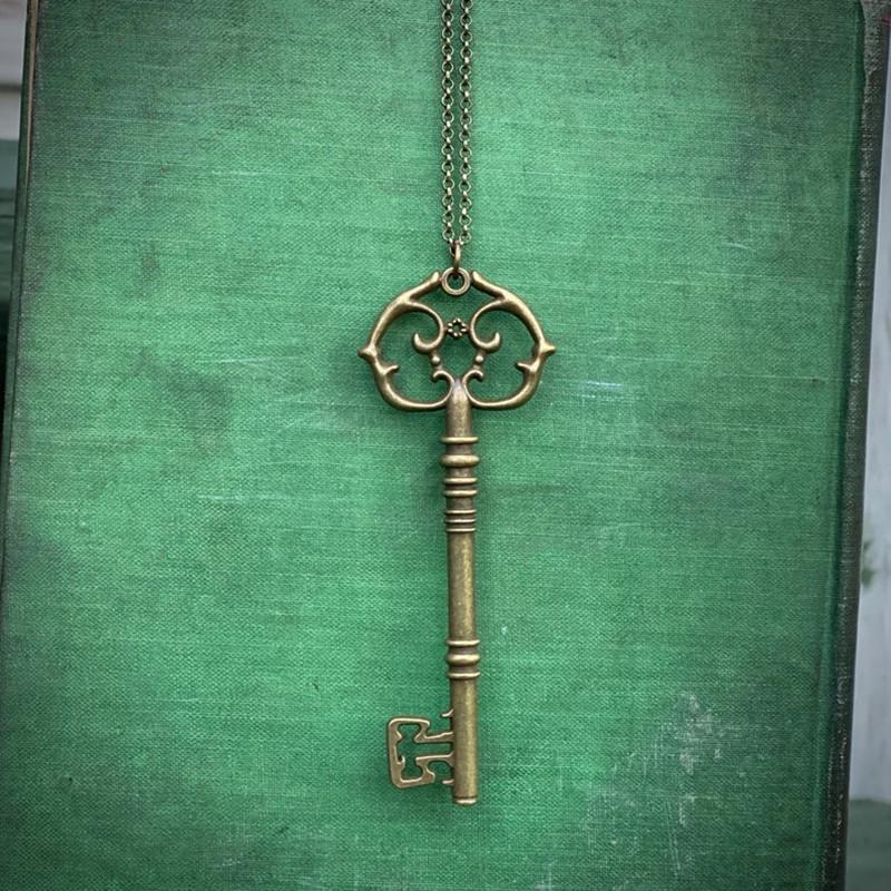 New Fashion Retro Sliver Color Hollow Out Pattern Key Pendant Long Necklace for Women Men Gothic Punk Jewelry Accessory Gift золотий
New Fashion Retro Sliver Color Hollow Out Pattern Key Pendant Long Necklace for Women Men Gothic Punk Jewelry Accessory Gift золотий