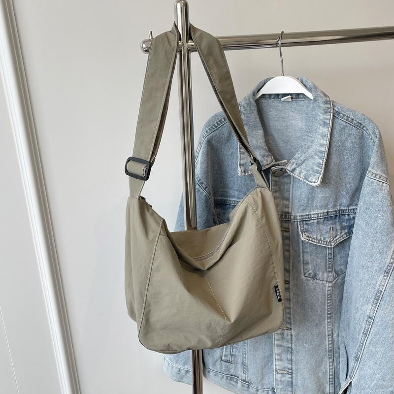 Casual large-capacity messenger bag women s bag versatile simple college student class bag shoulder bag tote bag
Casual large-capacity messenger bag women s bag versatile simple college student class bag shoulder bag tote bag