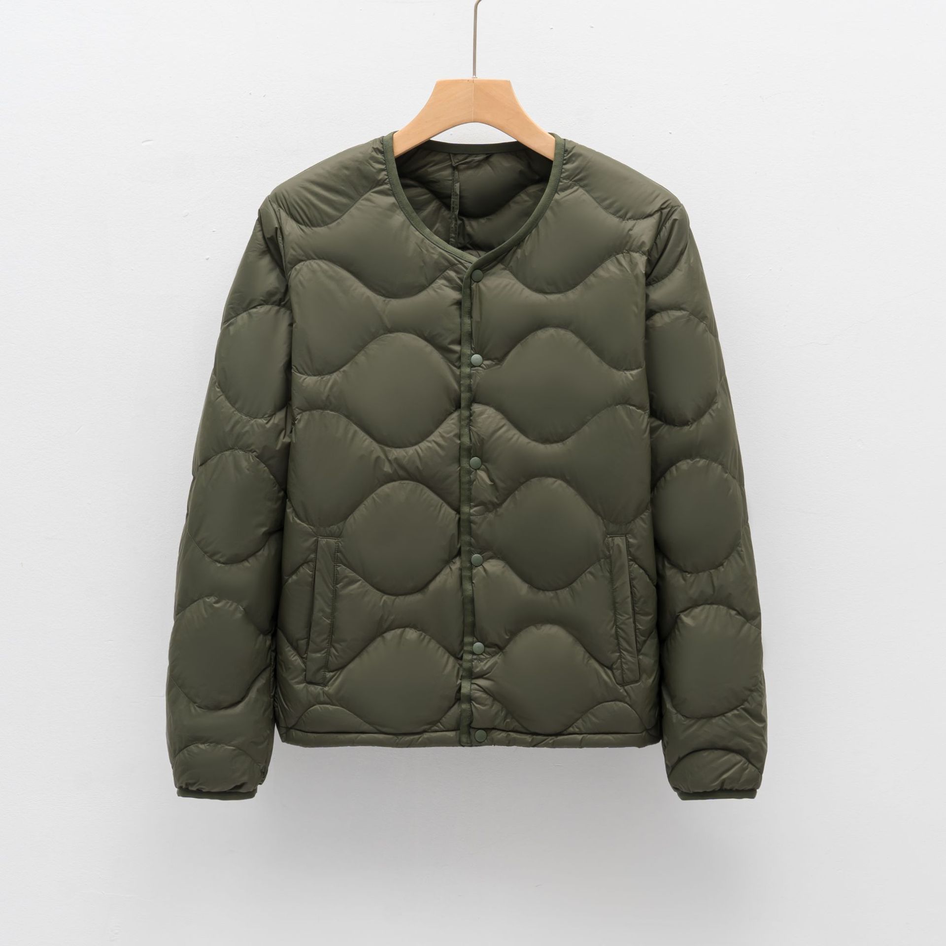 Down autumn and winter light down jacket men s short light down liner crew neck casual jacket XXXL армія зелений колір
Down autumn and winter light down jacket men s short light down liner crew neck casual jacket XXXL армія зелений колір