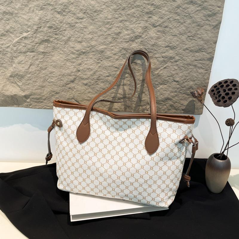 Сумка-тоут с индивидуальным темпераментом под мышкой 2025 года, новинка зимы, красивый нишевый дизайн, модная сумка через плечо белый
Сумка-тоут с индивидуальным темпераментом под мышкой 2025 года, новинка зимы, красивый нишевый дизайн, модная сумка через плечо белый