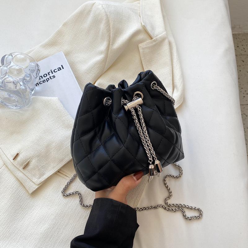 Женская сумка на плечо, сумка-кроссбоди из полиуретана, большая вместимость, портативная, модная чёрный
Женская сумка на плечо, сумка-кроссбоди из полиуретана, большая вместимость, портативная, модная чёрный