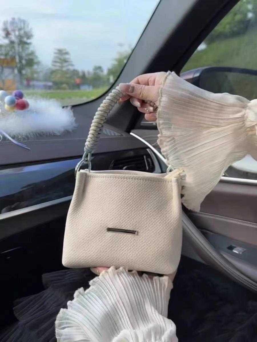 JIAERDI Harajuku Canvas Bucket Bag Women Premium Minimalist Versatile Tote Distressed Chain Handle Ladies Shoulder Bag Y2K 2025 16x14x11cm білий
JIAERDI Harajuku Canvas Bucket Bag Women Premium Minimalist Versatile Tote Distressed Chain Handle Ladies Shoulder Bag Y2K 2025 16x14x11cm білий