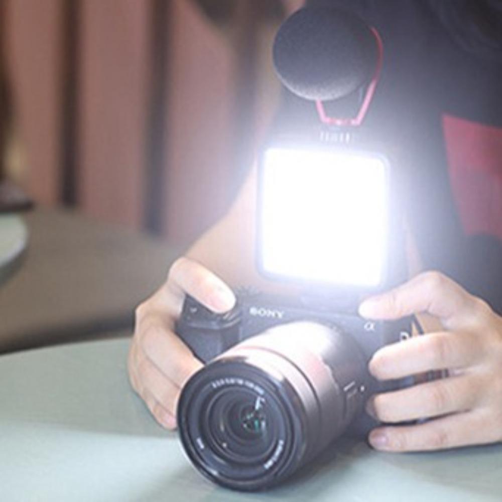 LED Mini RGB Hot Boot Fill Light Portable Pocket RGB Fill Light Live Photography style 2
LED Mini RGB Hot Boot Fill Light Portable Pocket RGB Fill Light Live Photography style 2