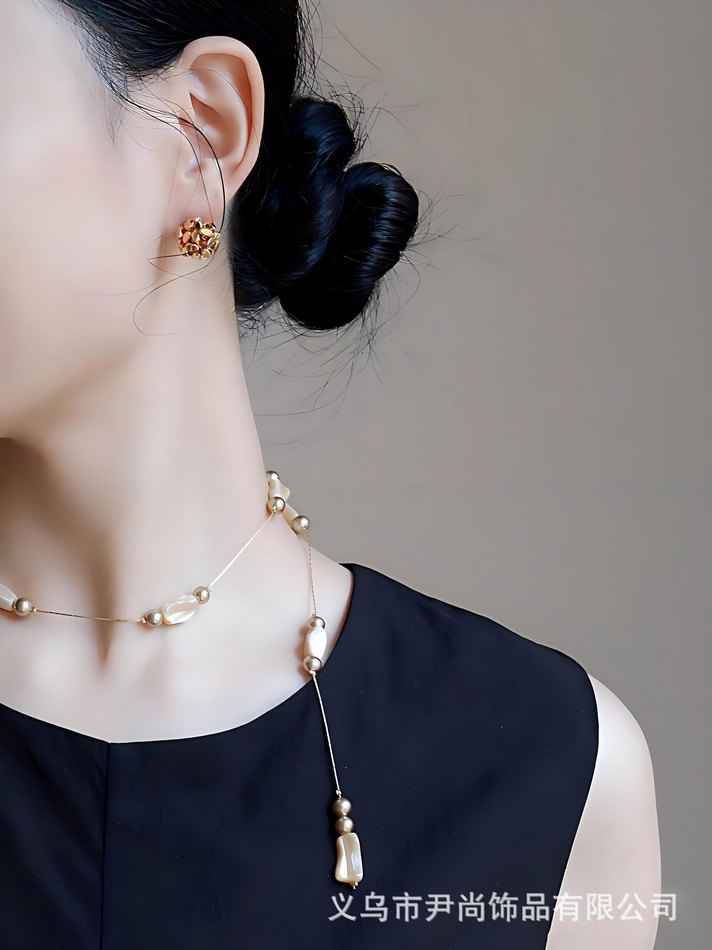 Sweet And Cool Geometric Spherical Irregular Copper Plated Real Gold Light Luxury Earrings Women S Fashion High-End Design Neck Chain
Sweet And Cool Geometric Spherical Irregular Copper Plated Real Gold Light Luxury Earrings Women S Fashion High-End Design Neck Chain