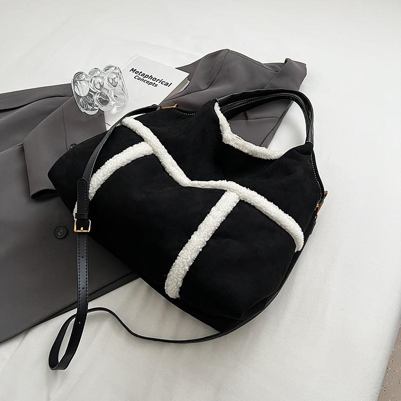 Women Faux Suede Shoulder Bag Lamb Wool Tote Bag Crossbody Bag Large Capacity for Shopping Work чорний
Women Faux Suede Shoulder Bag Lamb Wool Tote Bag Crossbody Bag Large Capacity for Shopping Work чорний