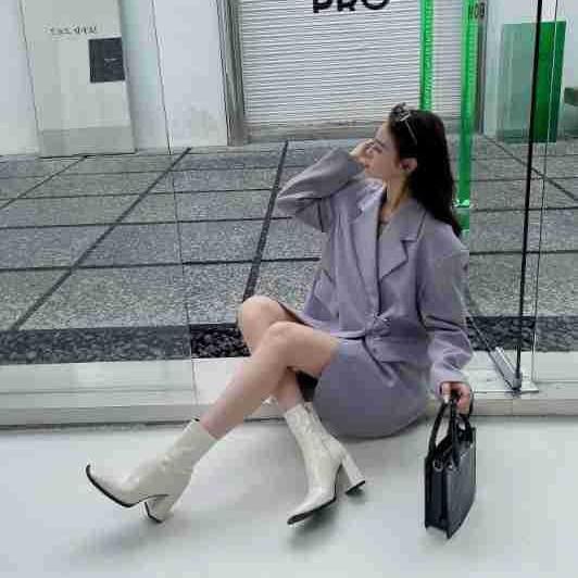 Легкие ретро черные ботильоны с квадратным носком, женские 2025 новые, на толстом каблуке, челси, осенне-зимние, для работы, на среднем каблуке, женские ботинки 39 оливковый
Легкие ретро черные ботильоны с квадратным носком, женские 2025 новые, на толстом каблуке, челси, осенне-зимние, для работы, на среднем каблуке, женские ботинки 39 оливковый