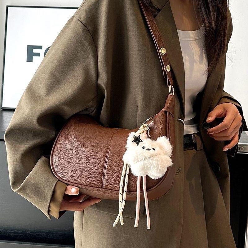 This year s popular bag women s new fashion foreign style single armpit bag retro versatile messenger A
This year s popular bag women s new fashion foreign style single armpit bag retro versatile messenger A