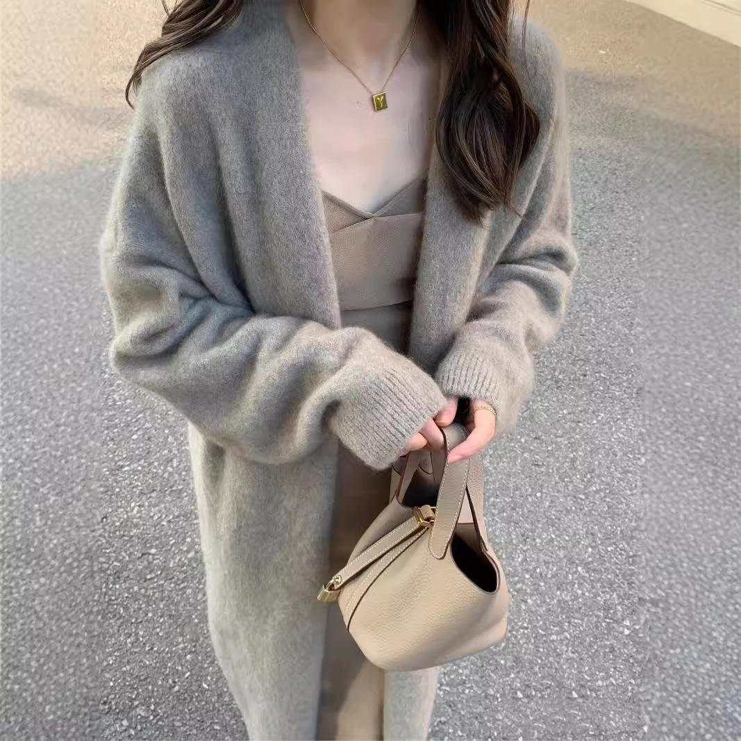 Casual fashion gentle long sweater loose lazy wind multi-color autumn and winter women s knee knitted sweater jacket 49-71 (average size) хакі
Casual fashion gentle long sweater loose lazy wind multi-color autumn and winter women s knee knitted sweater jacket 49-71 (average size) хакі