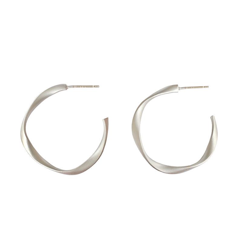 Simple large circle earrings women s daily earrings femininity Korean atmosphere versatile stud earrings retro matte earrings
Simple large circle earrings women s daily earrings femininity Korean atmosphere versatile stud earrings retro matte earrings