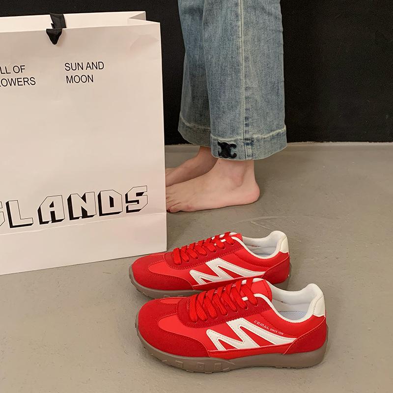 Retro German training shoes women s spring 2025 new casual versatile soft leather sports board shoes soft sole light single shoes women 35
Retro German training shoes women s spring 2025 new casual versatile soft leather sports board shoes soft sole light single shoes women 35