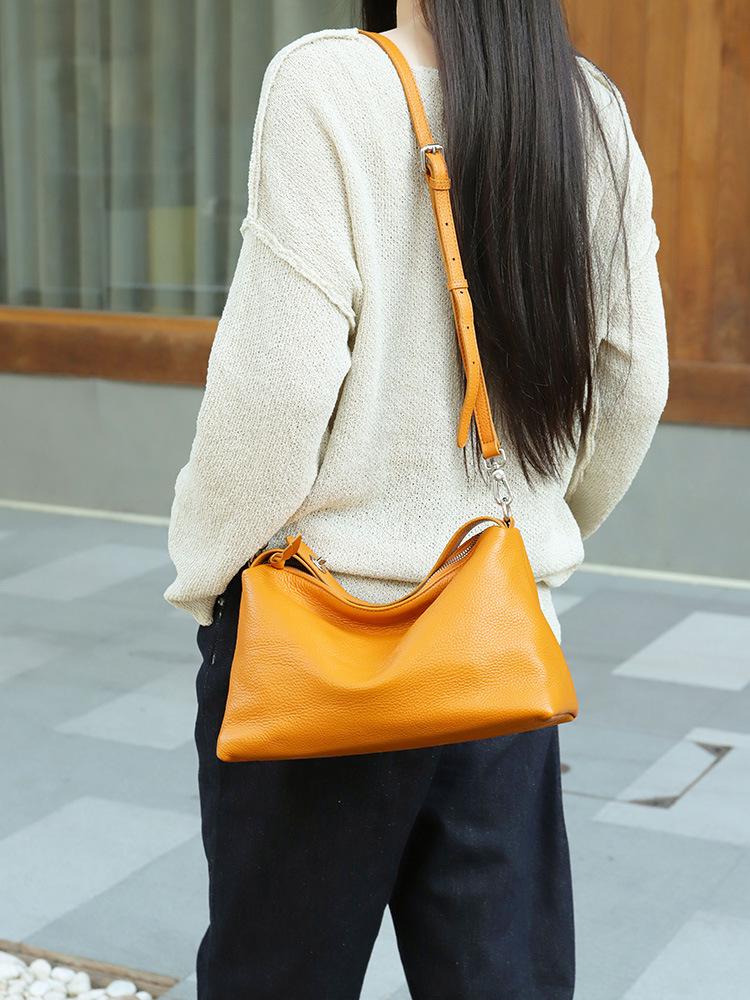 Urban Chic 2025 Women s Genuine Leather Shoulder Bag - High-End Natural Cowhide 31x12x19 cm жовтий
Urban Chic 2025 Women s Genuine Leather Shoulder Bag - High-End Natural Cowhide 31x12x19 cm жовтий