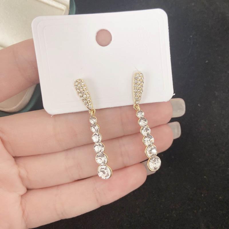 New Korean Long Hanging Earrings for Women Full Rhinestone Beads Grils Temperament Wedding Ear Zircon pendientes mujer 2023
New Korean Long Hanging Earrings for Women Full Rhinestone Beads Grils Temperament Wedding Ear Zircon pendientes mujer 2023