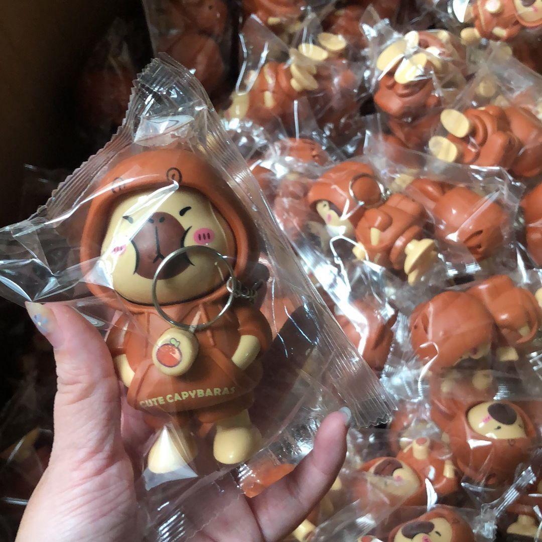 Брелок-игрушка с меняющимся лицом капибары - Мультяшный шарм и украшение в подарок
Брелок-игрушка с меняющимся лицом капибары - Мультяшный шарм и украшение в подарок