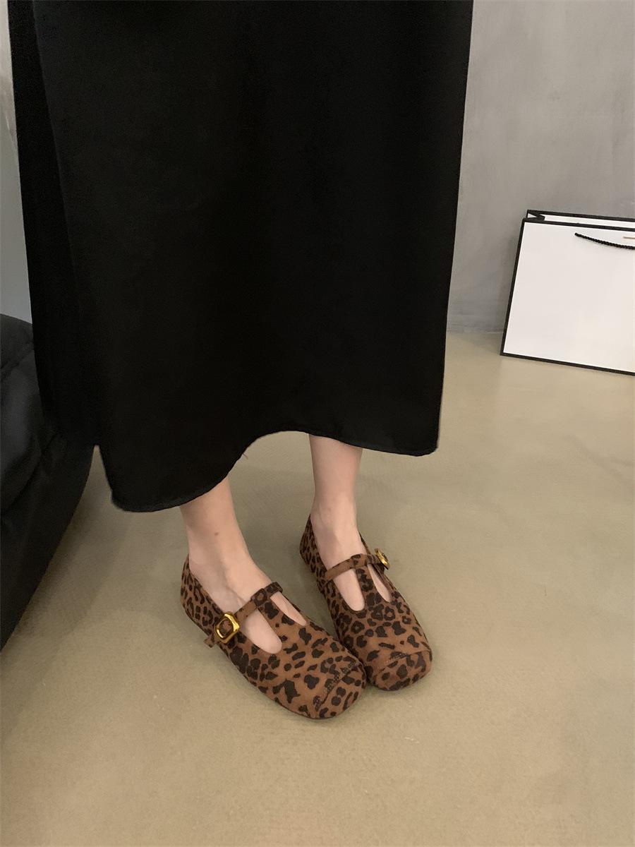 Винтажные туфли Мэри Джейн женские туфли на плоской подошве 2024 года осень Andra Red Square Head T Strap Soft-stolen Beanie Ladyshoes Granny Shoes 35 цветной печати леопарда
Винтажные туфли Мэри Джейн женские туфли на плоской подошве 2024 года осень Andra Red Square Head T Strap Soft-stolen Beanie Ladyshoes Granny Shoes 35 цветной печати леопарда