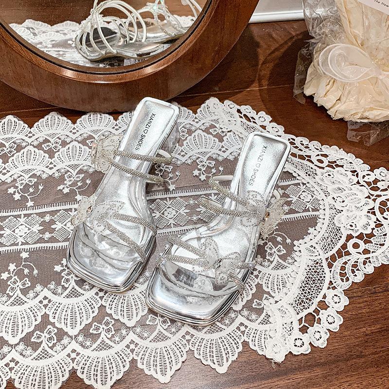 Butterfly rhinestone thick heel sandals women s summer new fashion square head transparent middle heel two wear cool slippers 40 серебряный
Butterfly rhinestone thick heel sandals women s summer new fashion square head transparent middle heel two wear cool slippers 40 серебряный
