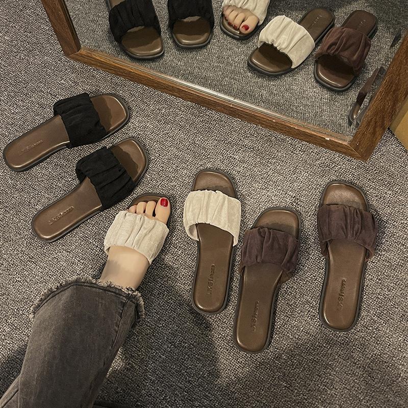 French high-end one-word slippers for women s summer outer wear popular sandals ins new flat-bottomed beach sandals 35
French high-end one-word slippers for women s summer outer wear popular sandals ins new flat-bottomed beach sandals 35