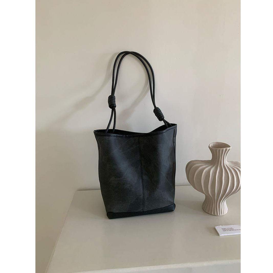 Маленькі жіночі сумки через плече, розкішні дизайнерські шкіряні сумки через плече, жіночі однотонні сумочки сірий колір
Маленькі жіночі сумки через плече, розкішні дизайнерські шкіряні сумки через плече, жіночі однотонні сумочки сірий колір