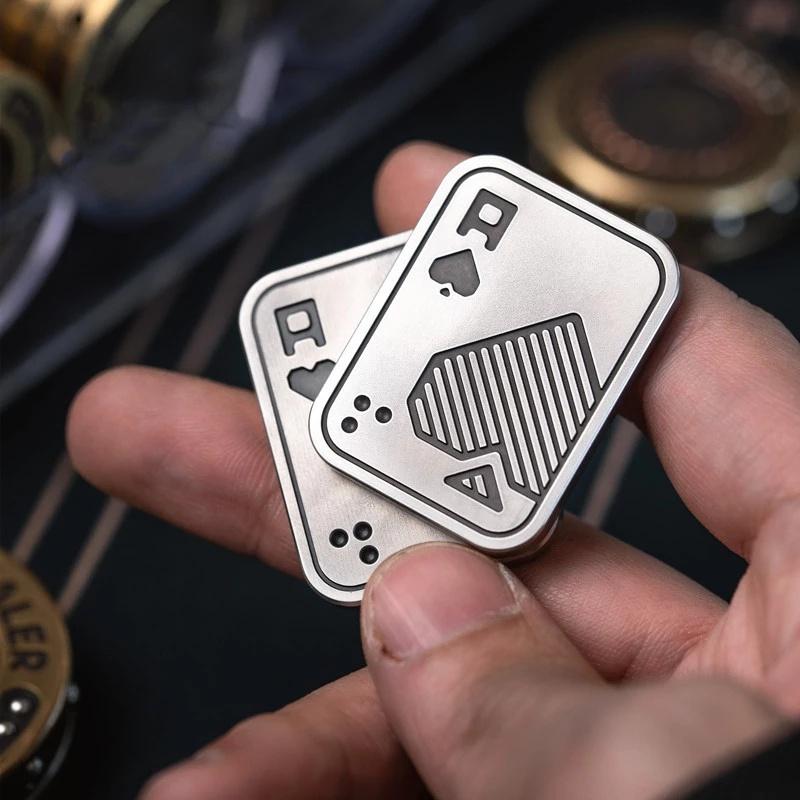 Shuffle EDC AA KK Lucky Poker Coin Антистрес Texas Holdem Office Desk Новинка Fidget Toys Crimper Металеві магнітні іграшки Silver K
Shuffle EDC AA KK Lucky Poker Coin Антистрес Texas Holdem Office Desk Новинка Fidget Toys Crimper Металеві магнітні іграшки Silver K