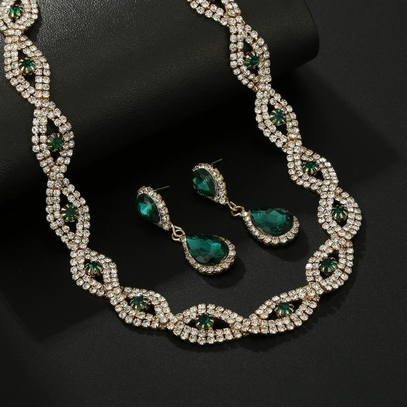 Winter European and American Accessories Necklaces, Bracelets, Earrings, Sets, Three-piece Sets, Wedding Dinner Dresses, Versatile Jewelry
Winter European and American Accessories Necklaces, Bracelets, Earrings, Sets, Three-piece Sets, Wedding Dinner Dresses, Versatile Jewelry