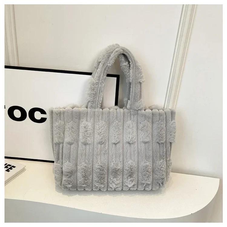 Large Capacity Pleated Plush Portable Solid Casual Bag Versatile Shoulder Bag Fashion Light Luxury Premium Durable
Large Capacity Pleated Plush Portable Solid Casual Bag Versatile Shoulder Bag Fashion Light Luxury Premium Durable