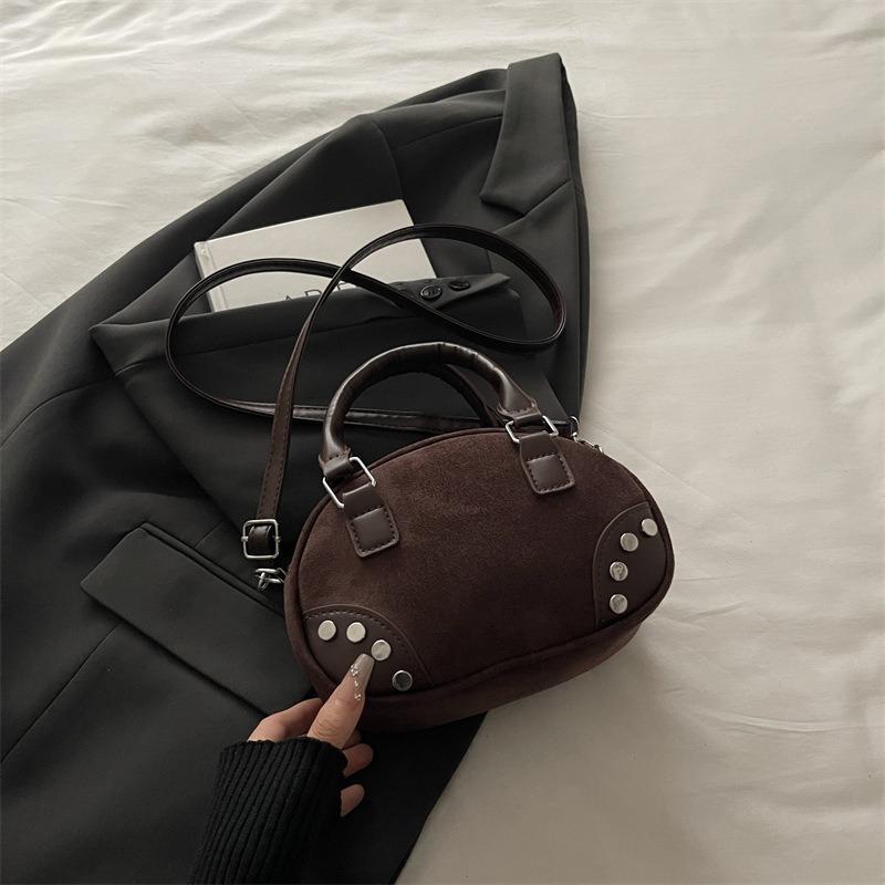 Премиальная сумка женская осенняя новая сумка-подмышка для通勤, модная простая нишевая дизайнерская сумка через плечо
Премиальная сумка женская осенняя новая сумка-подмышка для通勤, модная простая нишевая дизайнерская сумка через плечо