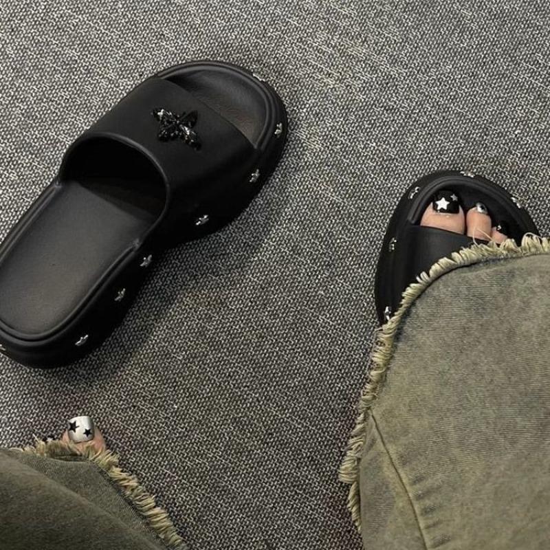 Новый стиль женских кроссовок на толстой подошве, увеличивающих рост. Ленивый человек может носить пляжные тапочки одной ногой. 41 чёрный
Новый стиль женских кроссовок на толстой подошве, увеличивающих рост. Ленивый человек может носить пляжные тапочки одной ногой. 41 чёрный