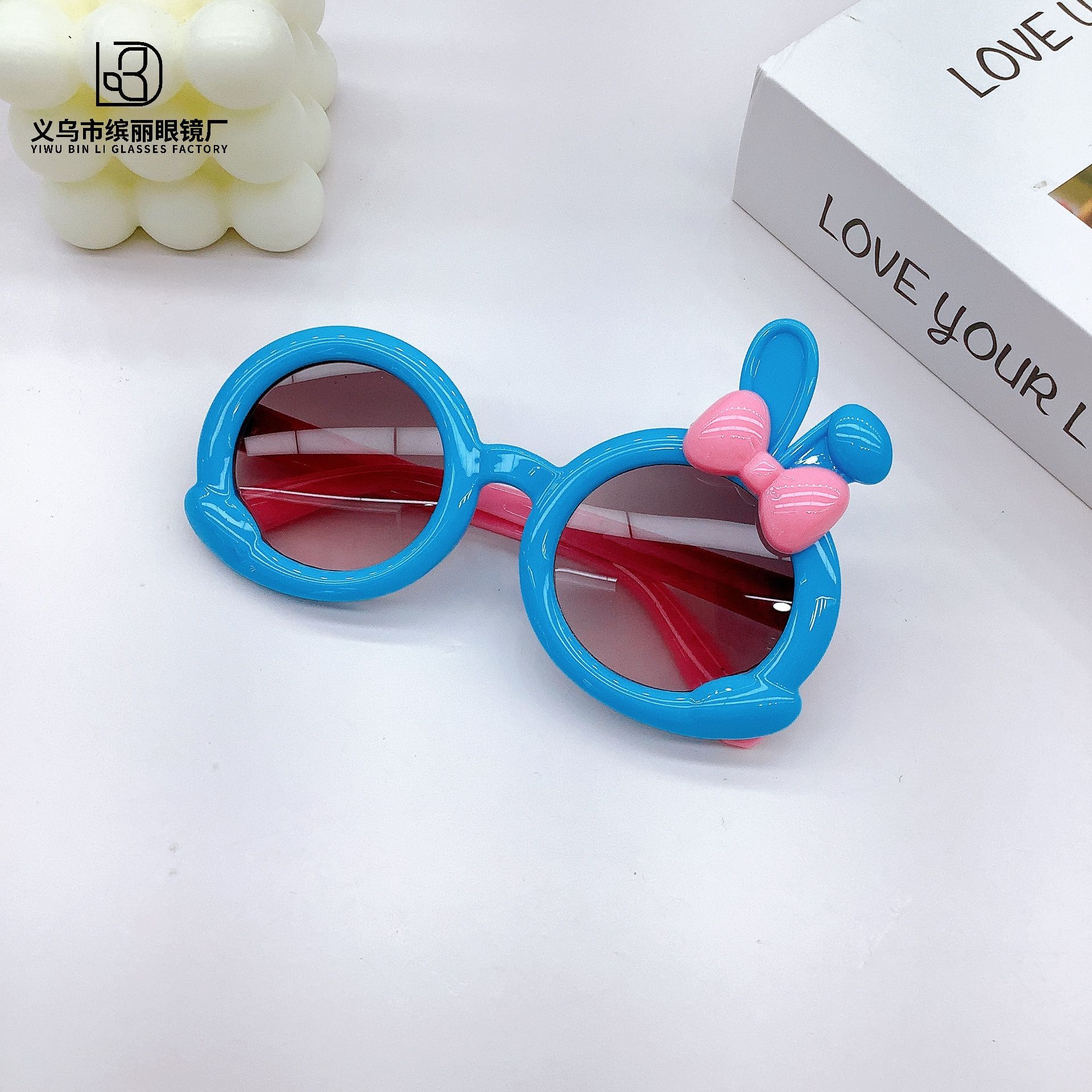 Детские солнцезащитные очки с рисунком, милые, очень милые, с бантом из кролика, детские очки для мальчиков и девочек, солнцезащитные очки Tide
Детские солнцезащитные очки с рисунком, милые, очень милые, с бантом из кролика, детские очки для мальчиков и девочек, солнцезащитные очки Tide