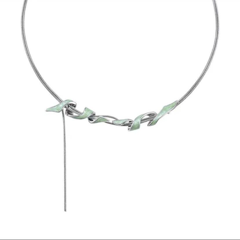 Doudou Zhouhe Necklace & Ear Cuff Ring Set: Tricolor Elegant Light Luxury Jewelry Collection 2023.
Doudou Zhouhe Necklace & Ear Cuff Ring Set: Tricolor Elegant Light Luxury Jewelry Collection 2023.