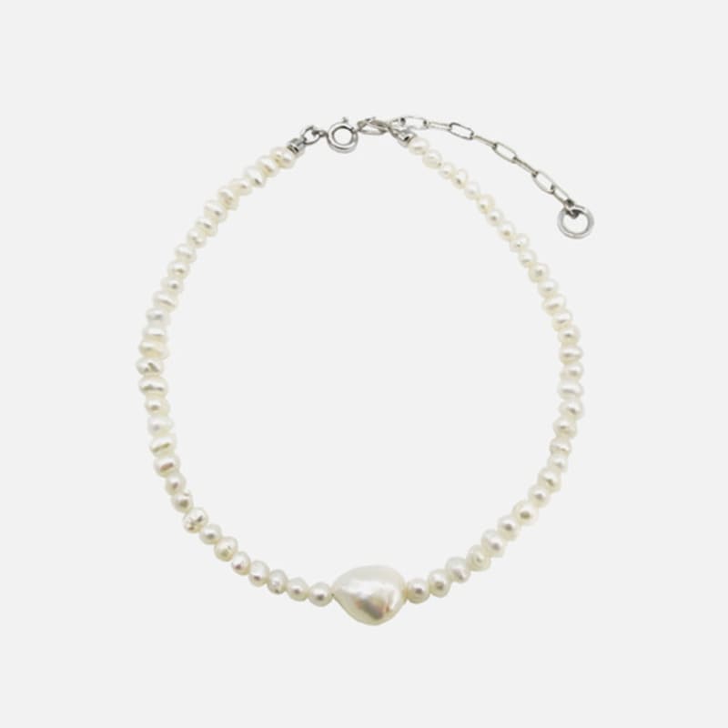 LOVE ME MONSTER Pearl Blend Anklet IVORY
LOVE ME MONSTER Pearl Blend Anklet IVORY
