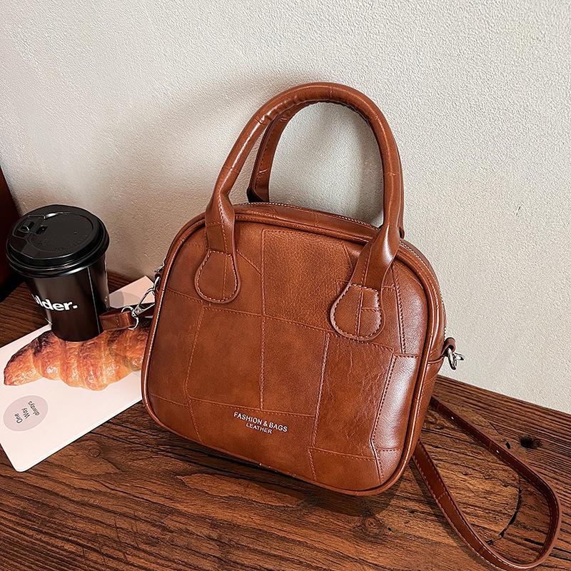 Модная сумка-тоут женская новая высококлассная нишевая на плечо сумка-мессенджер текстурная сумка-мессенджер маленькая квадратная сумка коричневый
Модная сумка-тоут женская новая высококлассная нишевая на плечо сумка-мессенджер текстурная сумка-мессенджер маленькая квадратная сумка коричневый