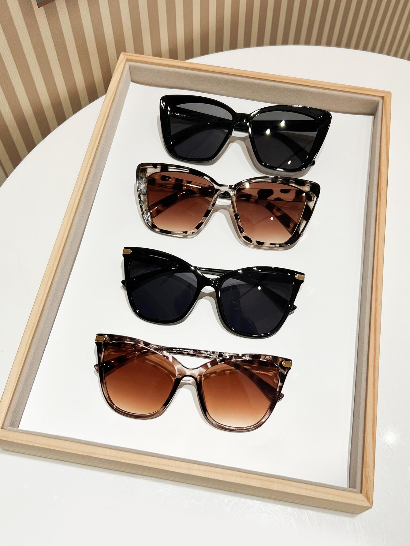 4Pcs Retro Style Cat-Eye Frame Sunglasses Set, Exquisite Black and Tortoiseshell Design, Suitable for Trendy Outings and Parties
4Pcs Retro Style Cat-Eye Frame Sunglasses Set, Exquisite Black and Tortoiseshell Design, Suitable for Trendy Outings and Parties