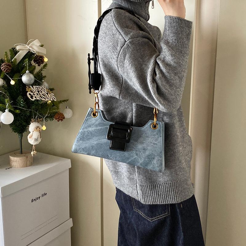 High-end niche design bag women s 2025 new trendy shoulder messenger bag fashionable underarm bag 28*6*15 чёрный
High-end niche design bag women s 2025 new trendy shoulder messenger bag fashionable underarm bag 28*6*15 чёрный
