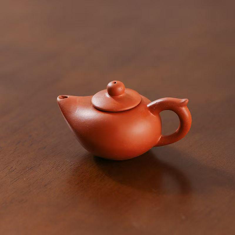 Mini Purple Clay Milk Tea Teapot, Decorative Fingertip Pot with Lid and Handle, Tea Pet Accessories, Water Cut Feature
Mini Purple Clay Milk Tea Teapot, Decorative Fingertip Pot with Lid and Handle, Tea Pet Accessories, Water Cut Feature