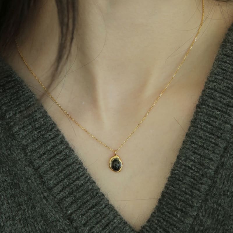 modernlike 14k GF silver 23 M cast onyx necklace Yellow Gold
modernlike 14k GF silver 23 M cast onyx necklace Yellow Gold