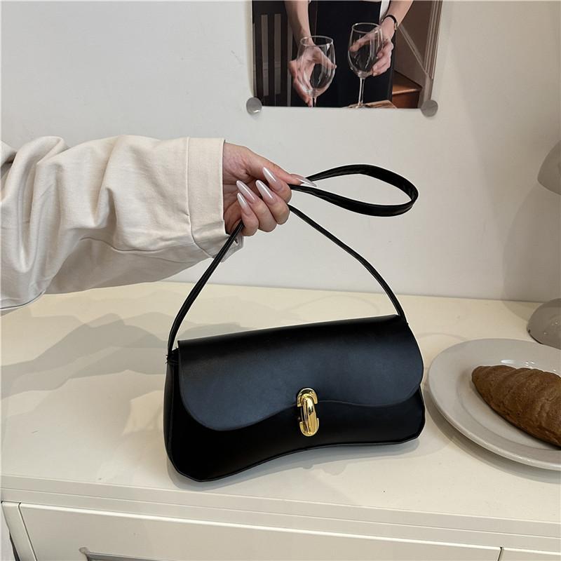 Простой нишевый дизайн корейская версия сумки подмышку для женщин ins универсальная модная личность в зарубежном стиле высококлассная сумка на плечо чёрный
Простой нишевый дизайн корейская версия сумки подмышку для женщин ins универсальная модная личность в зарубежном стиле высококлассная сумка на плечо чёрный