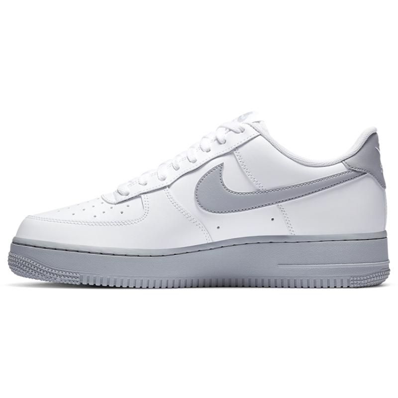 Nike Кроссовки Air Force 1 07 Белые с серой подошвой CK7663-104 45
Nike Кроссовки Air Force 1 07 Белые с серой подошвой CK7663-104 45