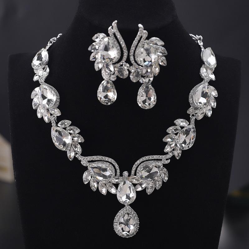 European & American Exaggerated Rhinestone Necklace & Earring Set - Crystal Wedding Accessories
European & American Exaggerated Rhinestone Necklace & Earring Set - Crystal Wedding Accessories