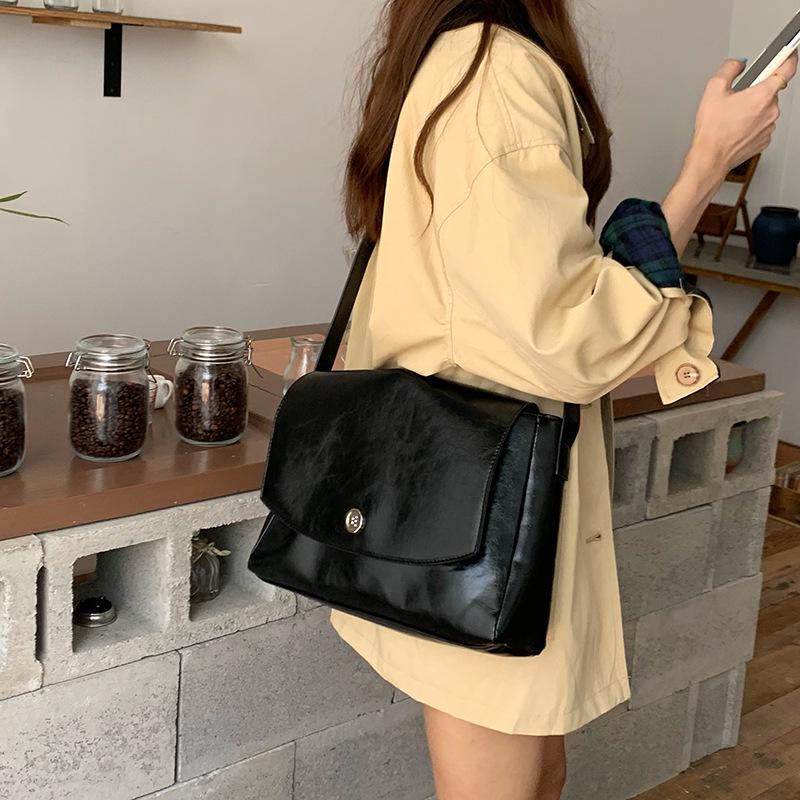 2026 Retro Niche Large-Capacity Briefcase: Simple Textured Commuter Messenger Bag чорний
2026 Retro Niche Large-Capacity Briefcase: Simple Textured Commuter Messenger Bag чорний