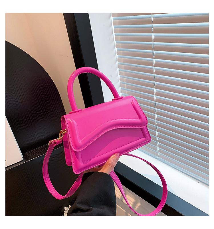 Популярна в цьому році модна сумка з простим темпераментом 2024, осінь і зима, нова корейська версія, однотонне кольори, маленька квадратна сумка рожевий червоний колір
Популярна в цьому році модна сумка з простим темпераментом 2024, осінь і зима, нова корейська версія, однотонне кольори, маленька квадратна сумка рожевий червоний колір