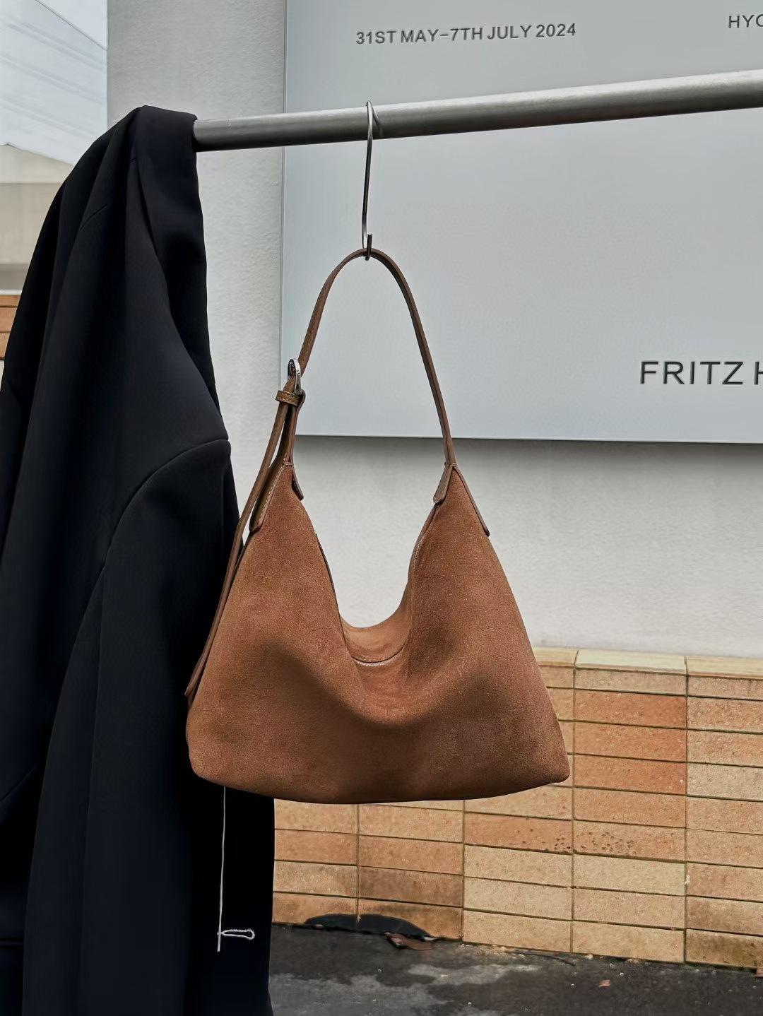 Exquisite Women s Large Capacity Suede Leather Hobo Crossbody Shoulder Bag
Exquisite Women s Large Capacity Suede Leather Hobo Crossbody Shoulder Bag