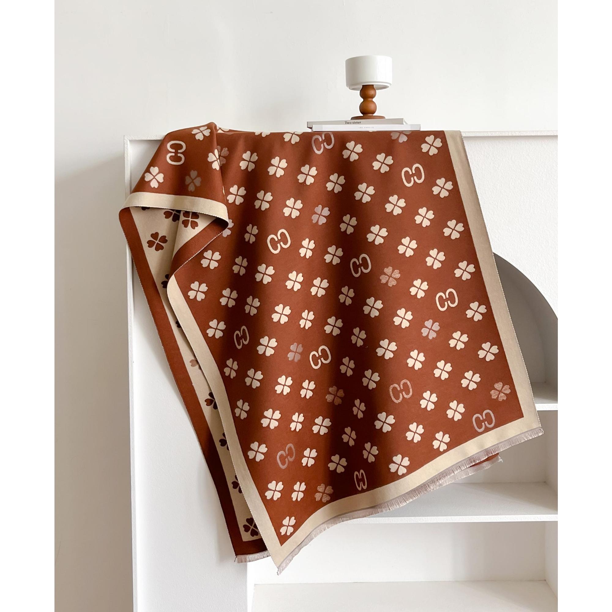 Женские шарфы из пашмины с бахромой, накидка, зимние теплые модные бренды, дизайнерские кашемировые двухсторонние шарфы с буквами, одеяла, мягкие шали
Женские шарфы из пашмины с бахромой, накидка, зимние теплые модные бренды, дизайнерские кашемировые двухсторонние шарфы с буквами, одеяла, мягкие шали