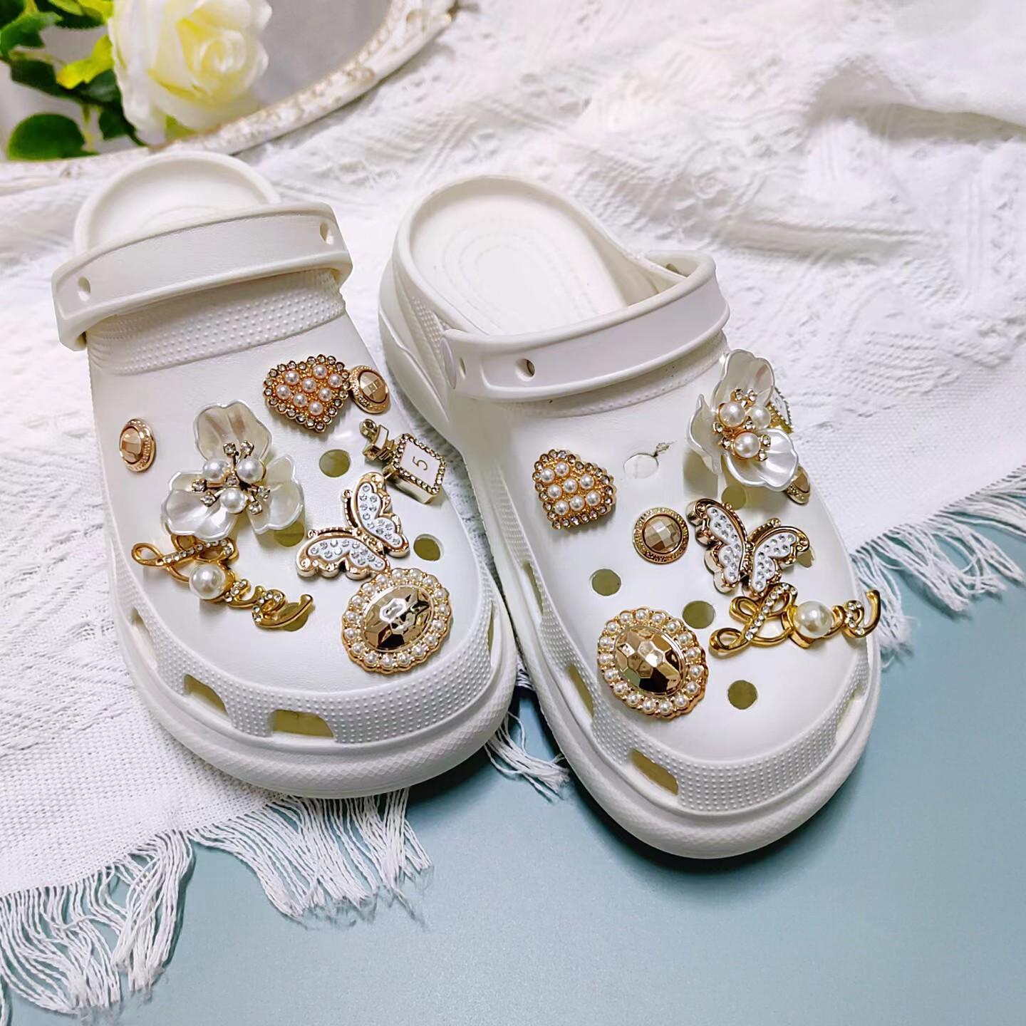 New removable Xiaoxiang love butterfly peach heart set accessories hole shoes DIY shoe buckle jewelry
New removable Xiaoxiang love butterfly peach heart set accessories hole shoes DIY shoe buckle jewelry
