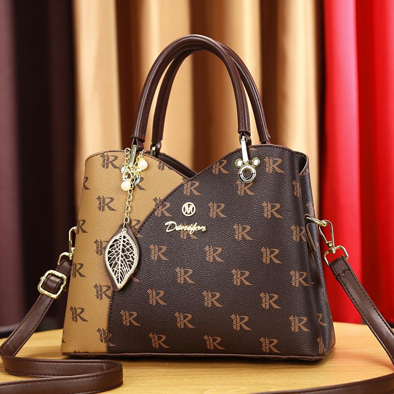 Сумка сумка-мессенджер женская 2025 новая модная вместительная сумка среднего возраста женская сумка универсальная на одно плечо женская сумка тренд IR Material - Coffee
Сумка сумка-мессенджер женская 2025 новая модная вместительная сумка среднего возраста женская сумка универсальная на одно плечо женская сумка тренд IR Material - Coffee